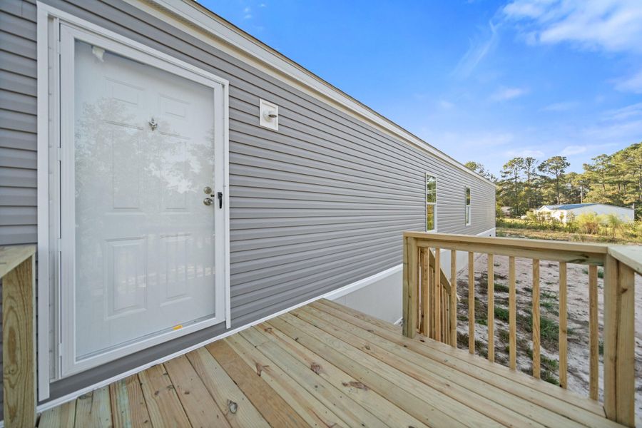 Exterior details and patio area of a home in , St. Matthews (Image 12).