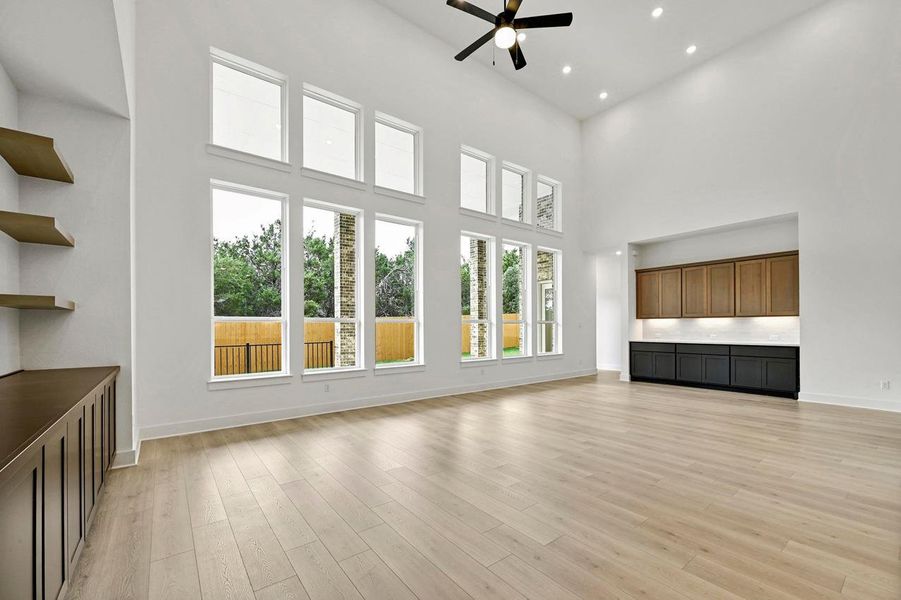 Family Room/Dining Room Family Room/Dining Room