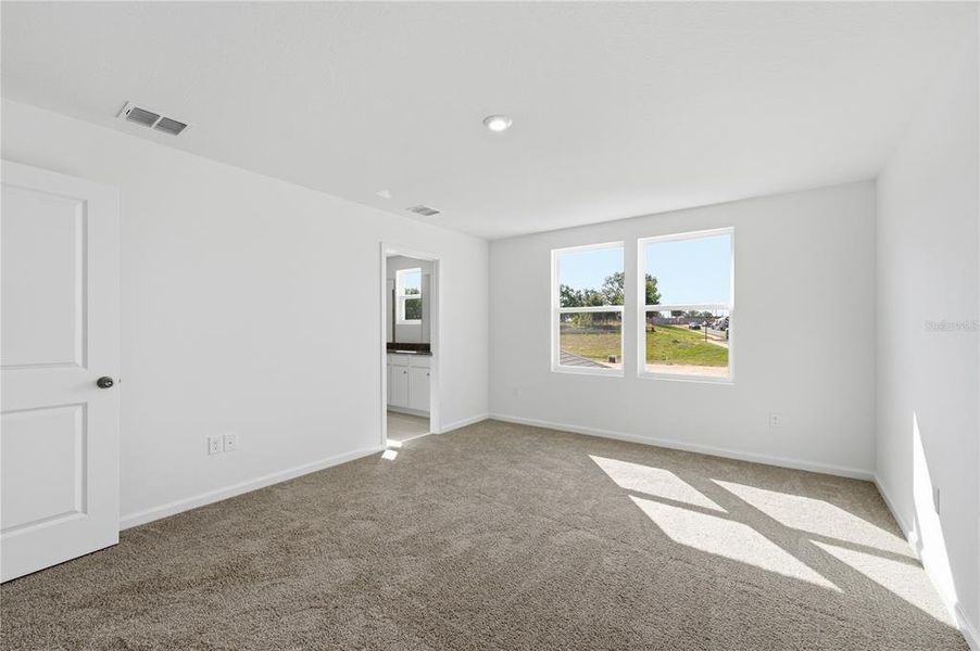Spacious, unfurnished interior of a new home in Rainwood, Clermont (Image 14).
