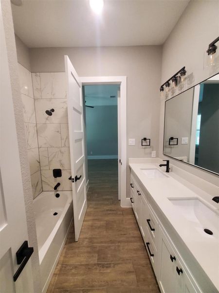 JACK AND JILL BATHROOM WITH DOUBLE SINKS AND MARBLE STYLE TILE. BATHROOM HARDWARE INCLUDED JACK AND JILL BATHROOM WITH DOUBLE SINKS AND MARBLE STYLE TILE. BATHROOM HARDWARE INCLUDED