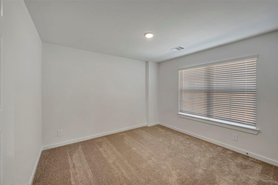 Spacious, unfurnished interior of a new home in Lone Star Landing, Montgomery (Image 29).