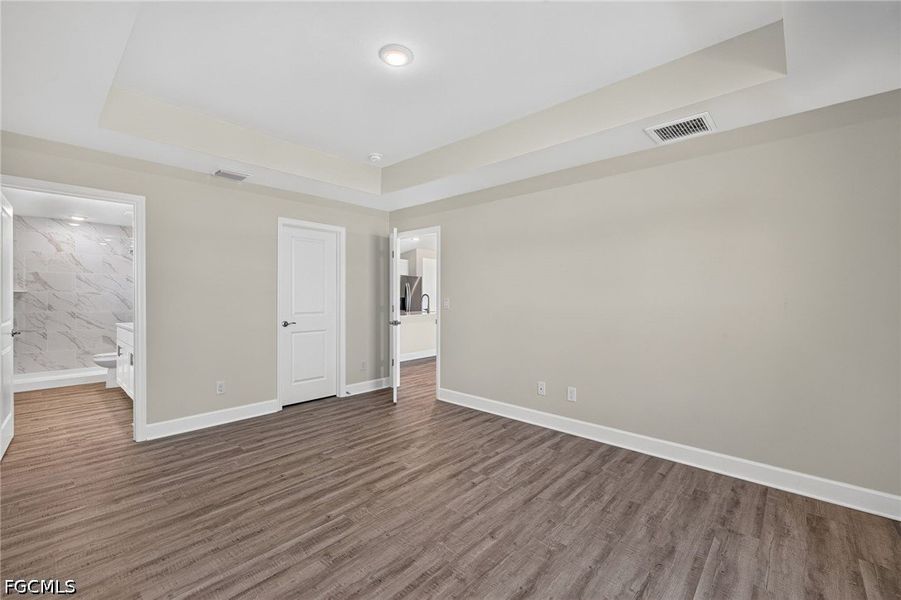 Spacious, unfurnished interior of a new home in Cape Coral, Cape Coral (Image 22).