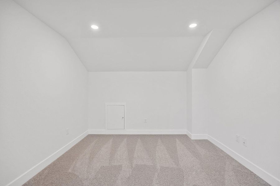 Spacious, unfurnished interior of a new home in The Colony, Bastrop (Image 33).