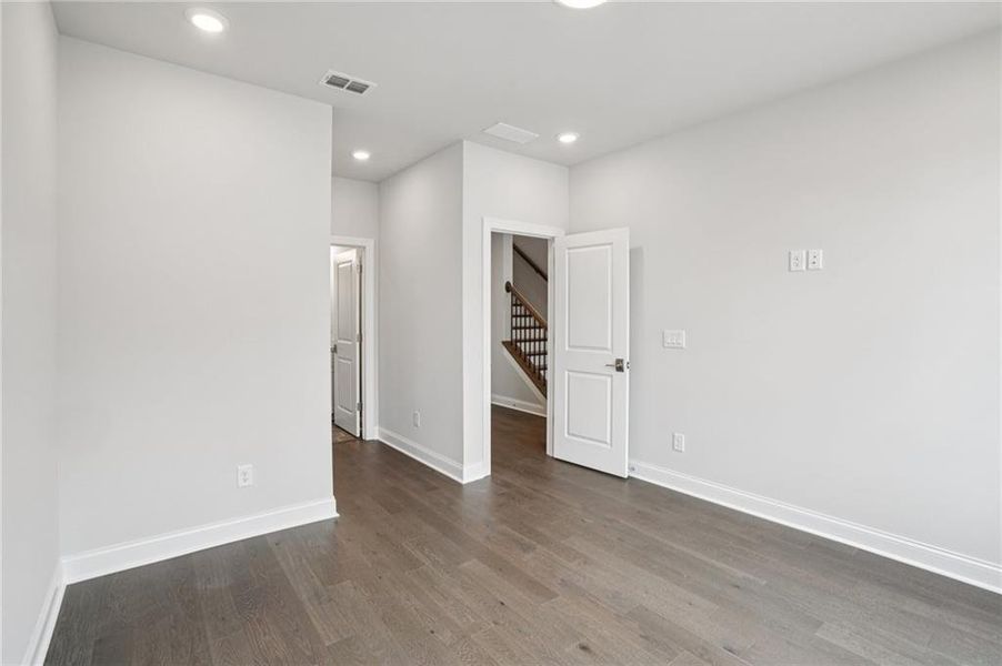 Spacious, unfurnished interior of a new home in Ward's Crossing Townhomes, Johns Creek (Image 27).
