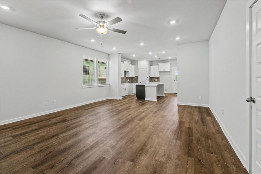 Spacious, unfurnished interior of a new home in Glendale Lakes, Arcola (Image 19). Spacious, unfurnished interior of a new home in Glendale Lakes, Arcola (Image 19).