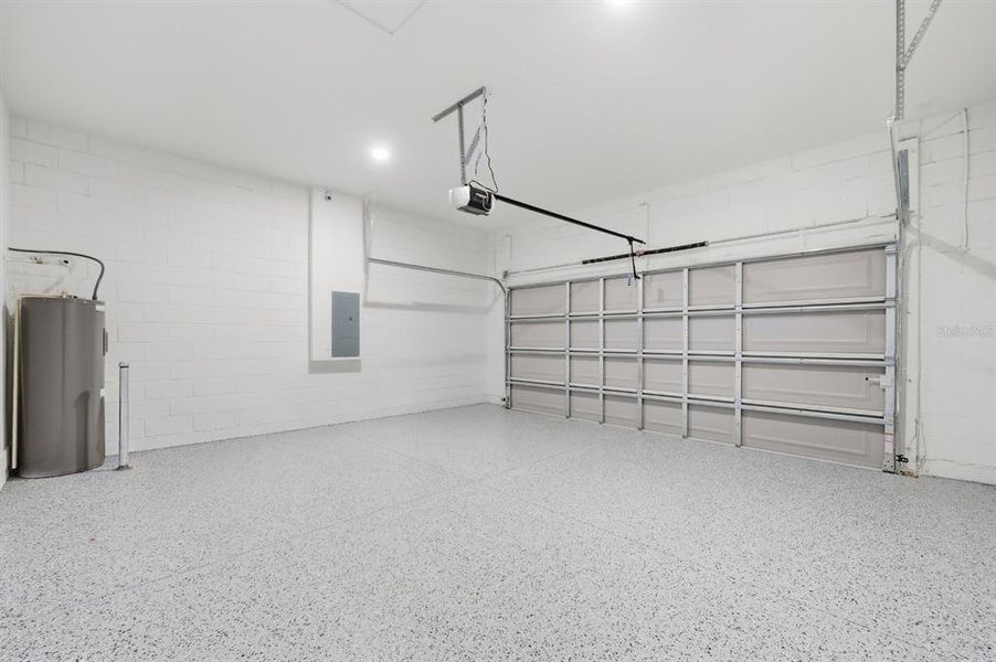 Spacious, unfurnished interior of a new home in , Ocala (Image 44).