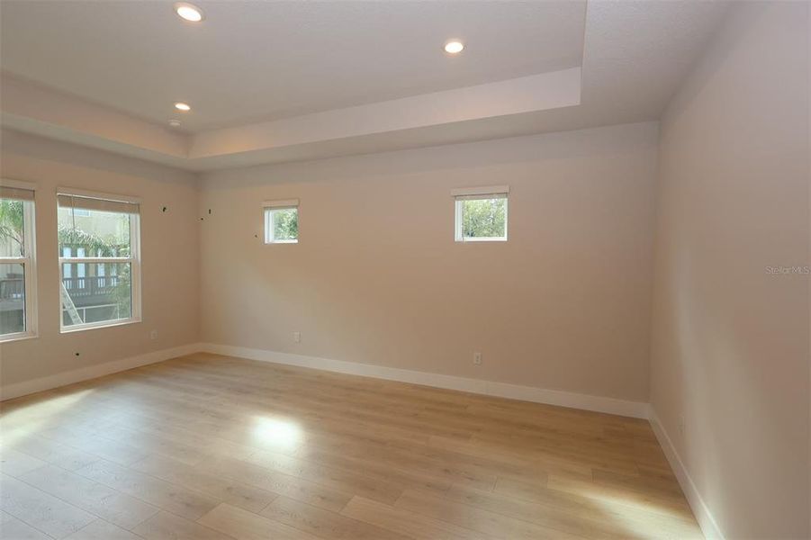 Spacious, unfurnished interior of a new home in , Tampa (Image 7).