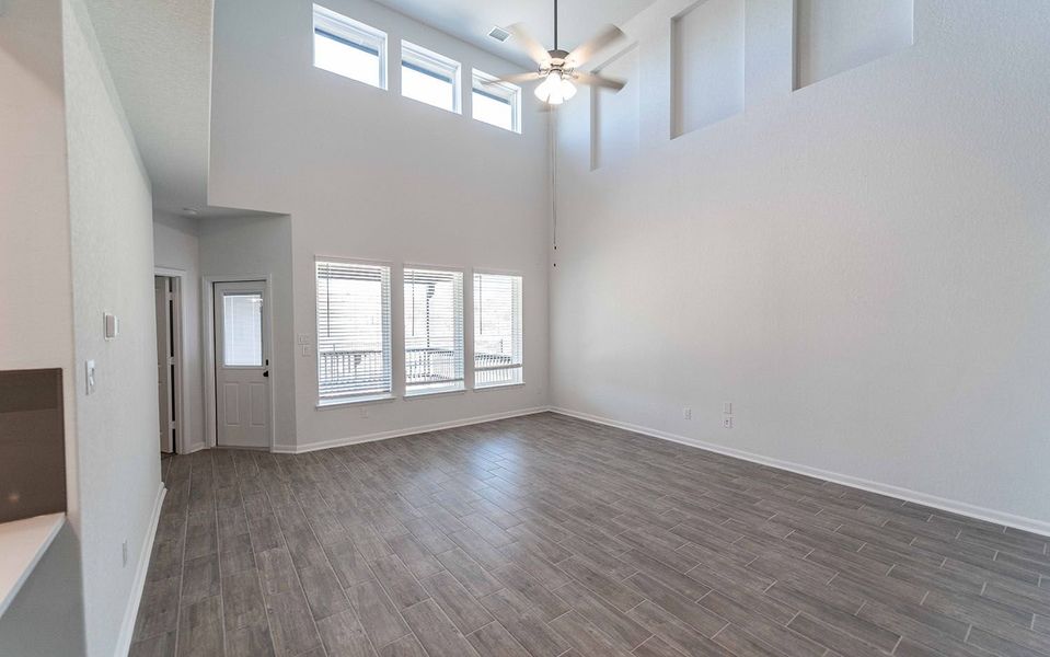 Spacious, unfurnished interior of a new home in Arcadia Ridge, San Antonio (Image 13).