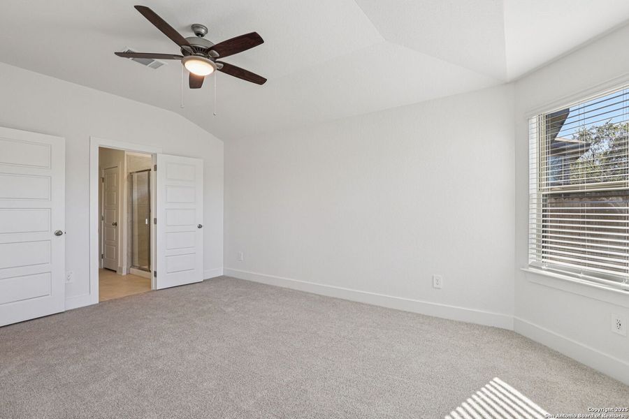 Spacious, unfurnished interior of a new home in Comanche Ridge, San Antonio (Image 44).