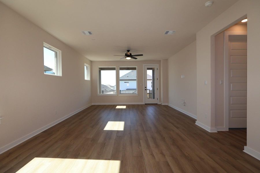 Spacious, unfurnished interior of a new home in Heritage, Dripping Springs (Image 12).