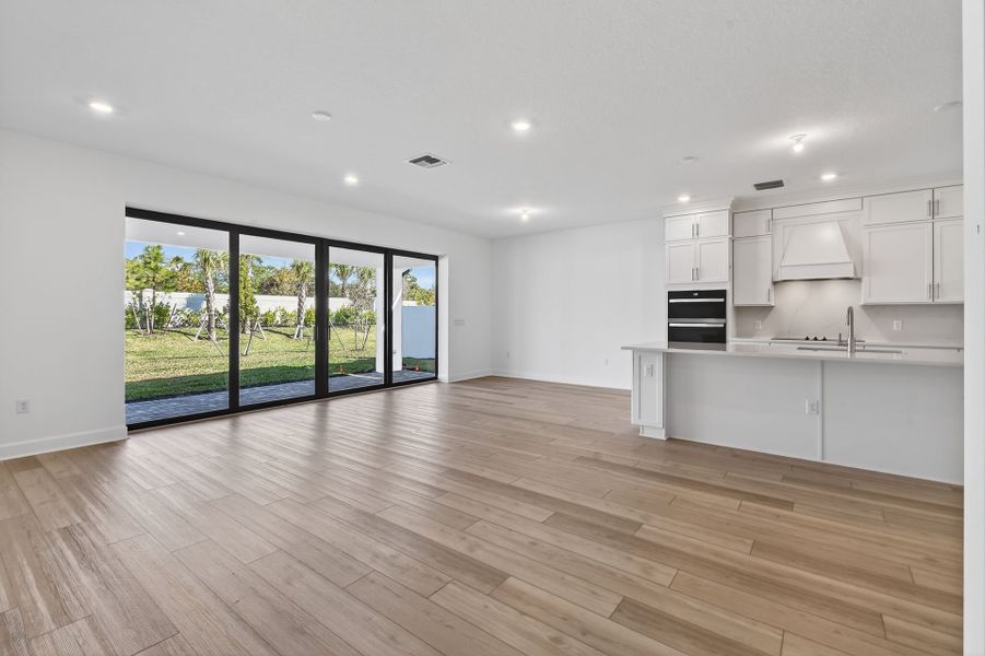 Spacious, unfurnished interior of a new home in Hendrix Reserve, Lake Worth (Image 32).