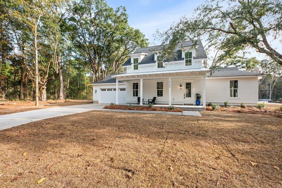 Exterior details and patio area of a home in , Awendaw (Image 3).