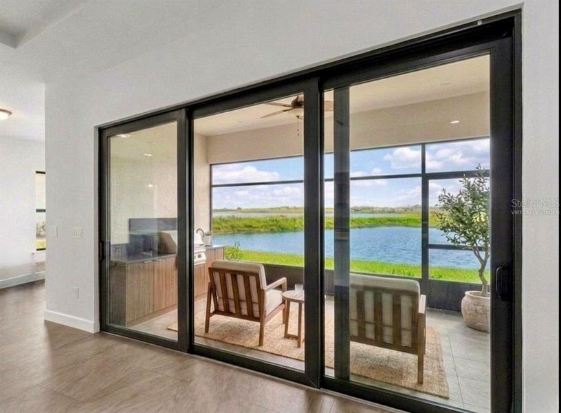 Exterior details and patio area of a home in , Auburndale (Image 24).