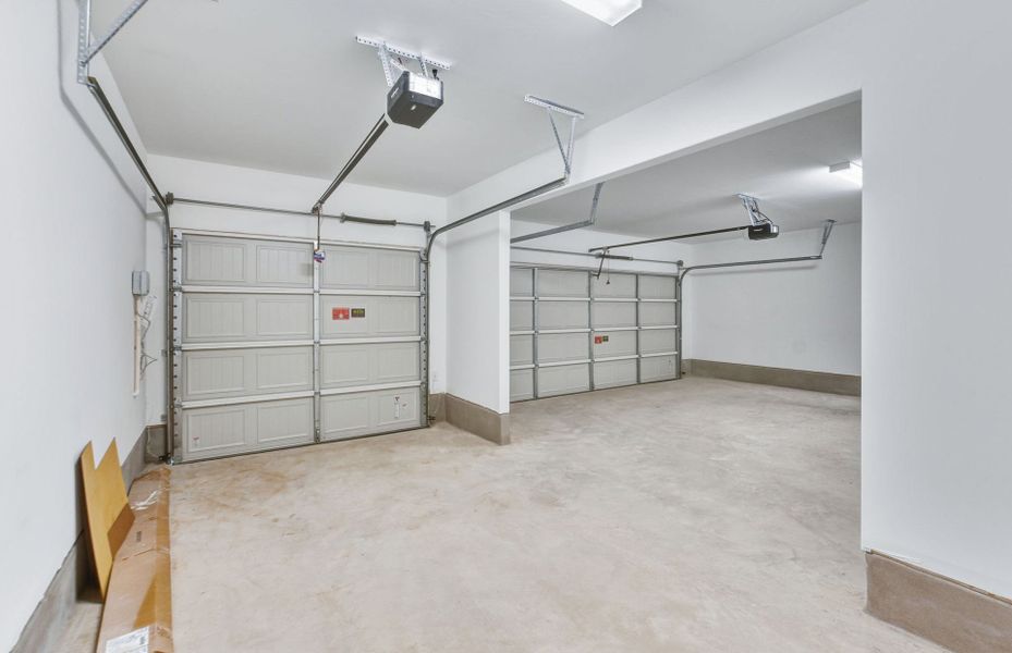 Spacious, unfurnished interior of a new home in Saddleback at Santa Rita Ranch, Liberty Hill (Image 17).