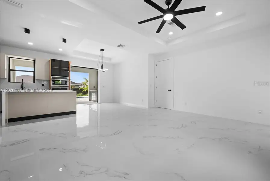Spacious, unfurnished interior of a new home in , Cape Coral (Image 15).
