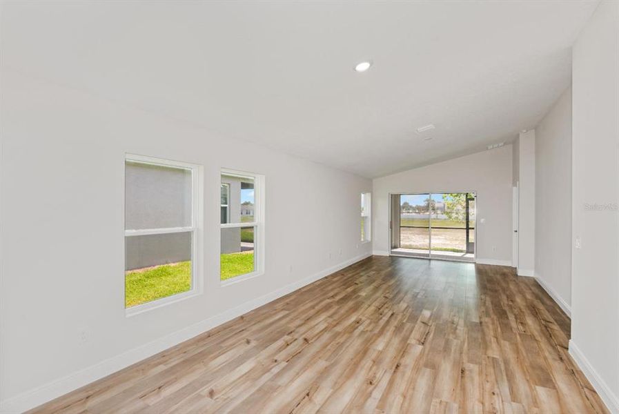 Spacious, unfurnished interior of a new home in Cherrywood Preserve, Ocala (Image 14).