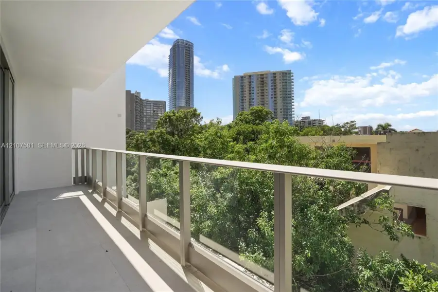 Condo located in Miami, FL showcasing its design and architecture (Image 4).