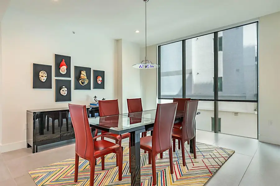DEN/DINING ROOM DEN/DINING ROOM