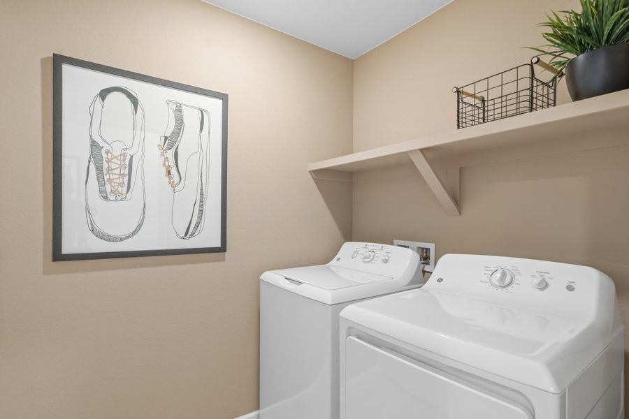 Representative interior finishes for a home built from the 2003 by Risewell Homes in Harvest Crossing, Aurora (Image 19).