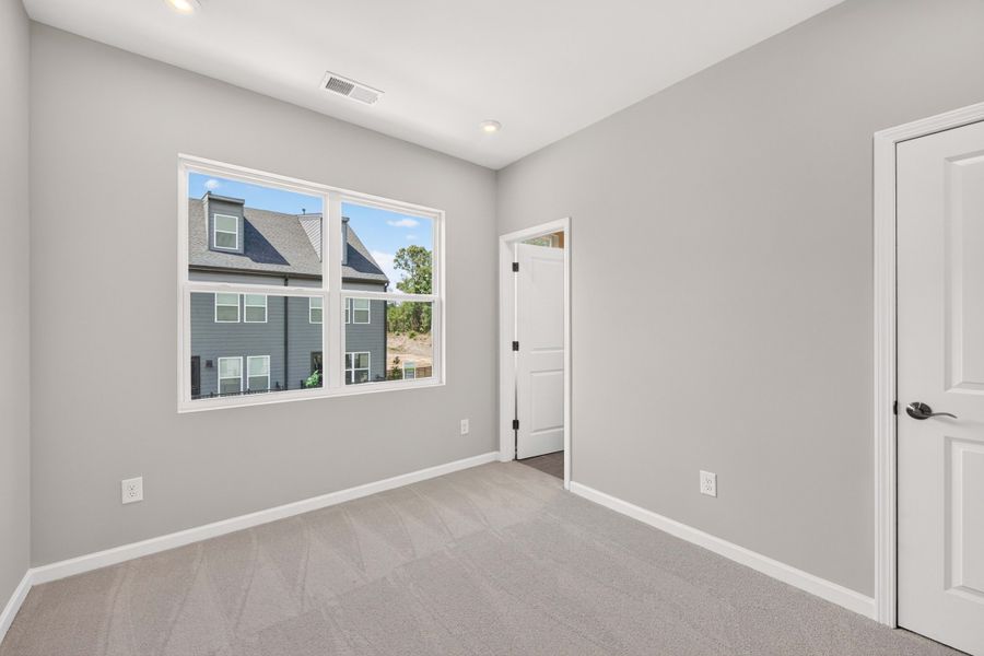 Spacious, unfurnished interior of a new home in Southmont, Charlotte (Image 28).