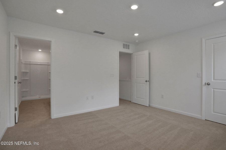 Spacious, unfurnished interior of a new home in Atlantis Pointe, Middleburg (Image 34).