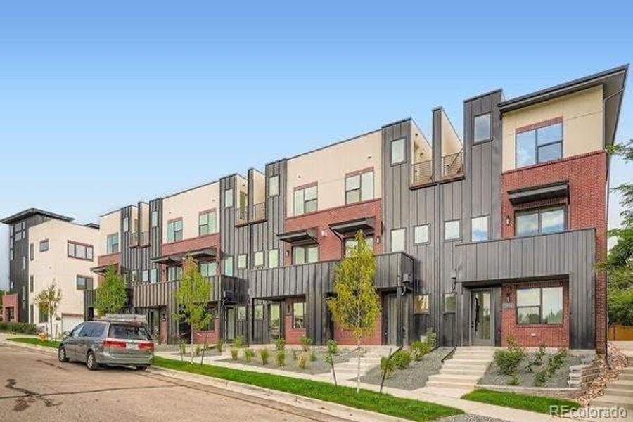 Condo located in Lakewood, CO showcasing its design and architecture (Image 2). Condo located in Lakewood, CO showcasing its design and architecture (Image 2).