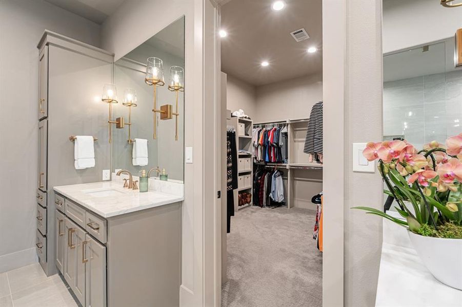 Huge walk in closet Huge walk in closet