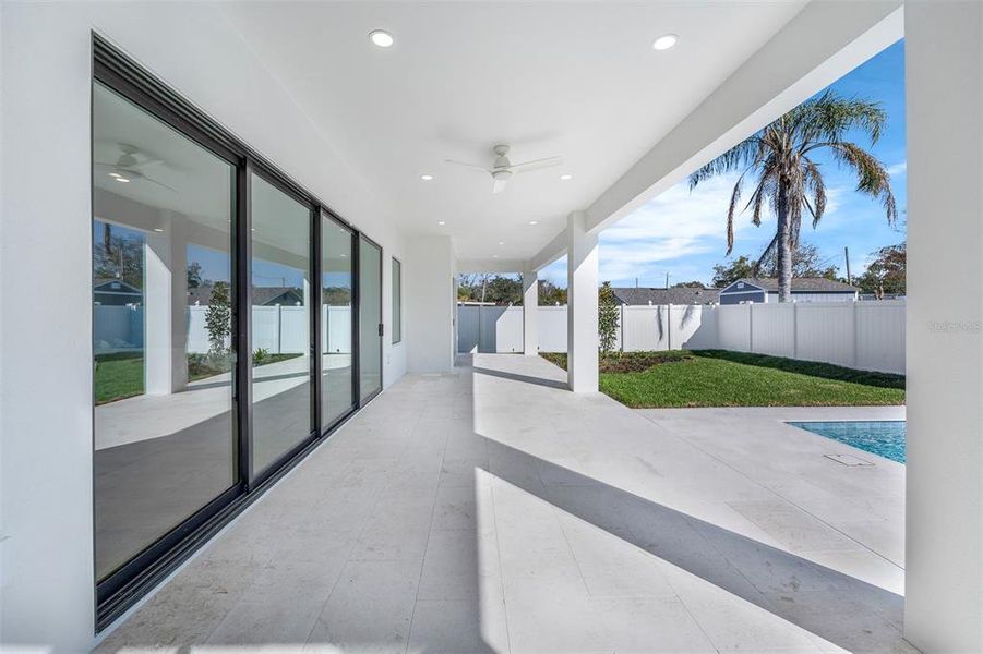 Exterior details and patio area of a home in College Park, Orlando (Image 29).