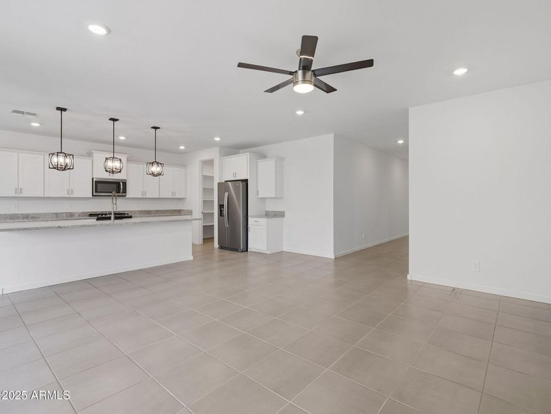 8-web-or-mls-Bee-8 8-web-or-mls-Bee-8