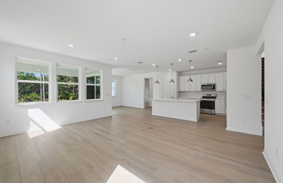 Spacious, unfurnished interior of a new home in Fiddler's Cove, Kingsland (Image 19).
