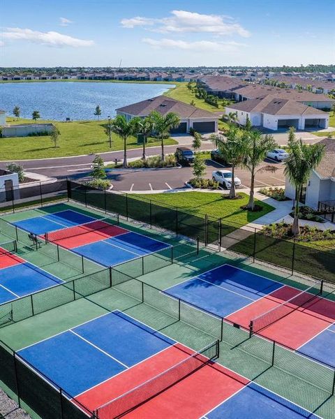 Community amenities in Island Lakes at Coco Bay: Manor Homes, Englewood (Image 11).