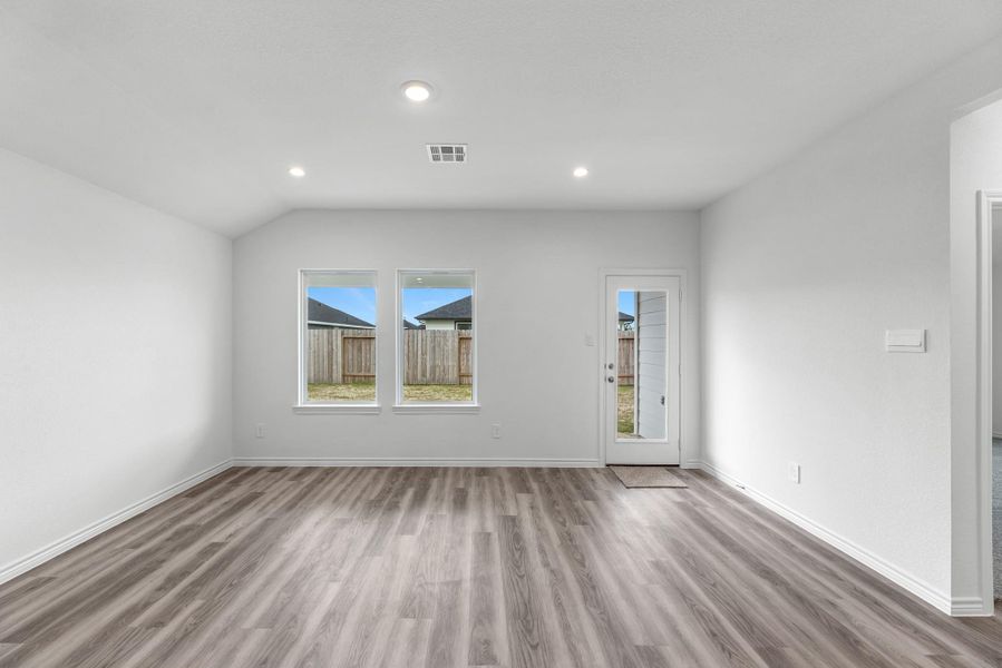 Spacious, unfurnished interior of a new home in Reserve at Mallard Lakes, Orange (Image 13).