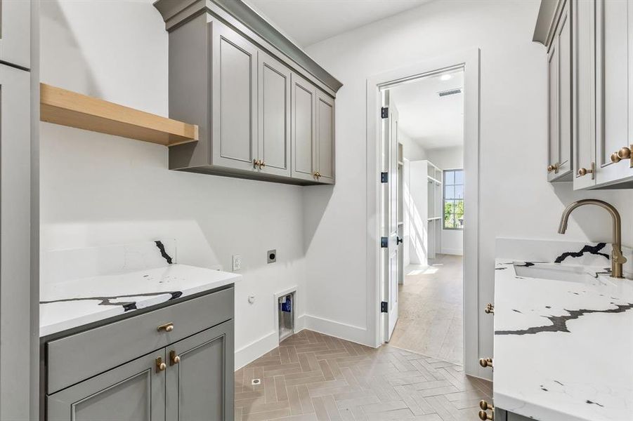 Furnished interior view inside a new home in , Dallas (Image 6).