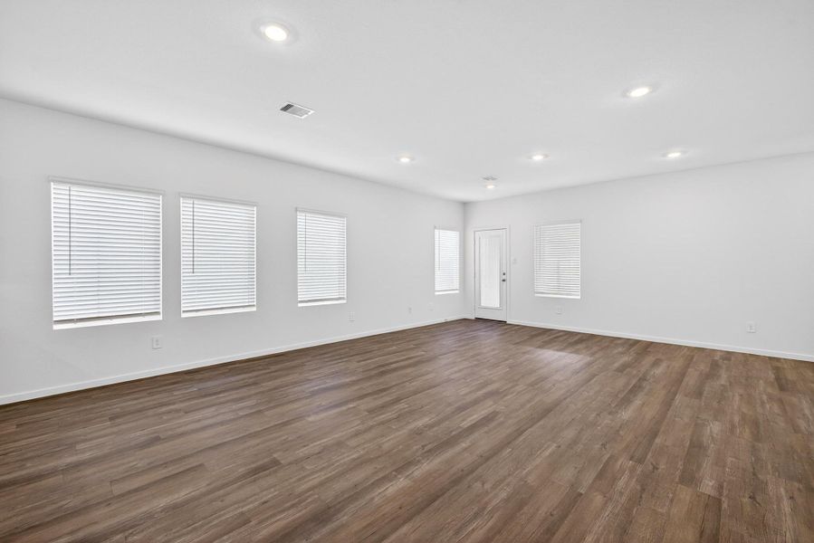 Spacious, unfurnished interior of a new home in Grand Pines, Magnolia (Image 25).