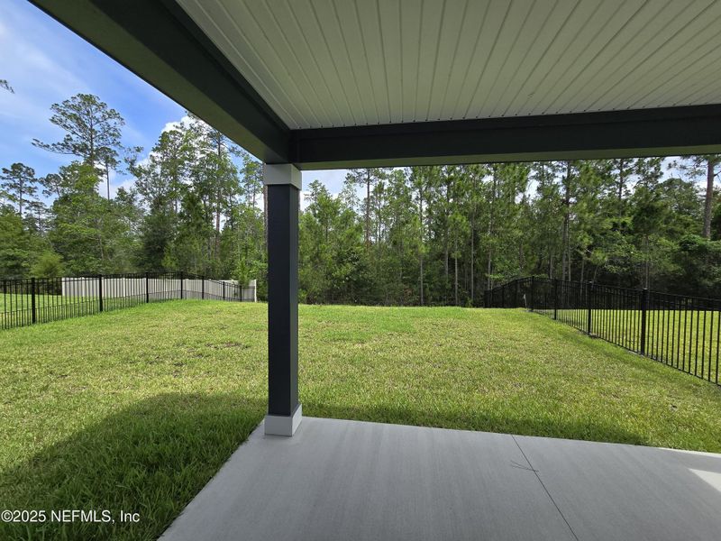 Exterior details and patio area of a home in Hyland Trail, Middleburg (Image 25).