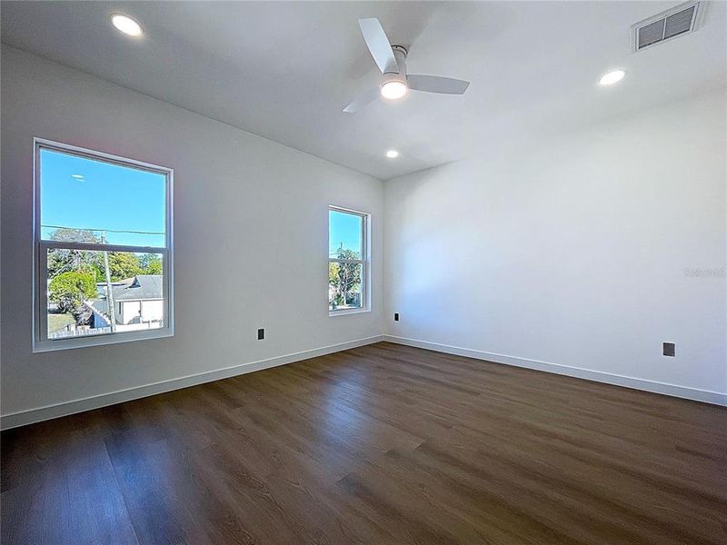 Spacious, unfurnished interior of a new home in , St. Petersburg (Image 22).