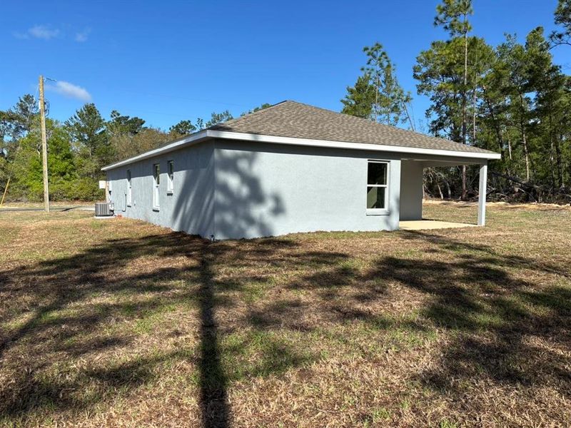 Exterior details and patio area of a home in , Dunnellon (Image 18).