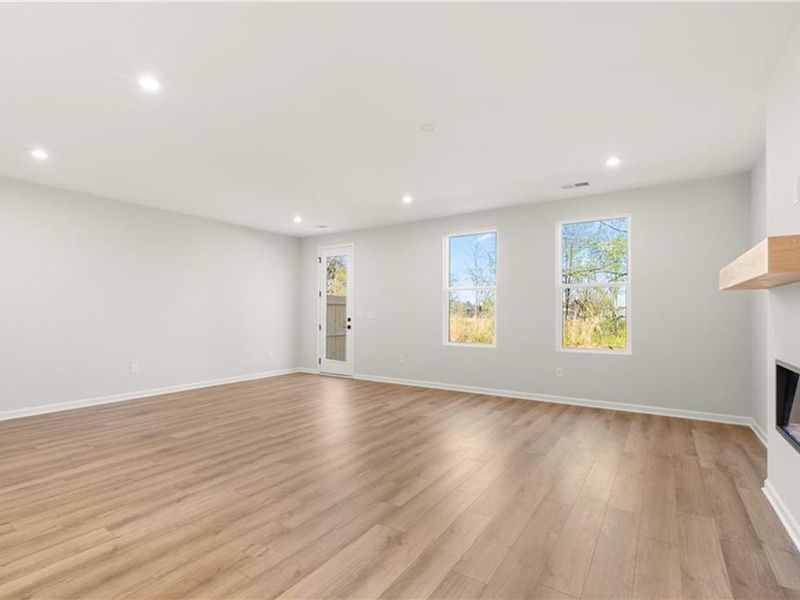Spacious, unfurnished interior of a new home in Lake Shore, Winder (Image 13).