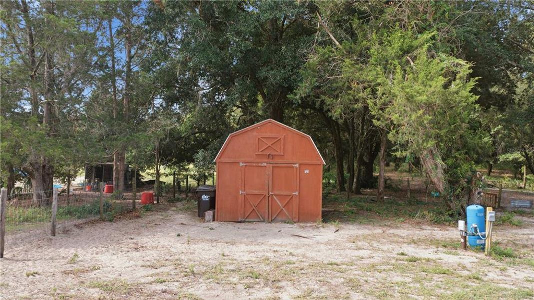 Community amenities in , Weirsdale (Image 27).