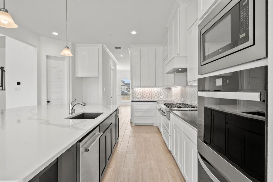 Representative furnished interior of a home built from the Davenport by Windsor Homes in Winding Creek, Rockwall (Image 9).