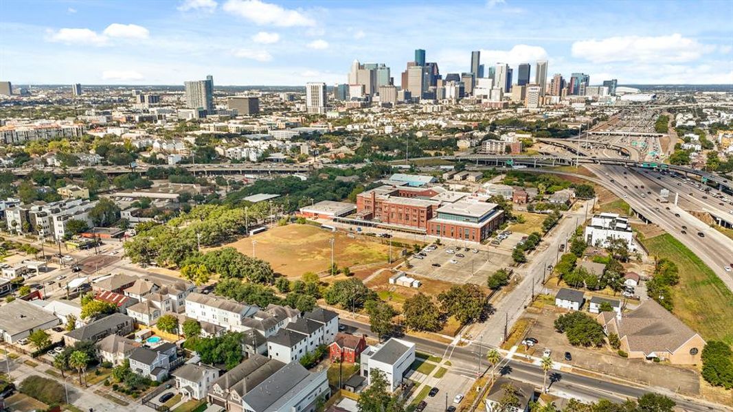 Great views of Downtown Houston and in a fantastic museum district location.