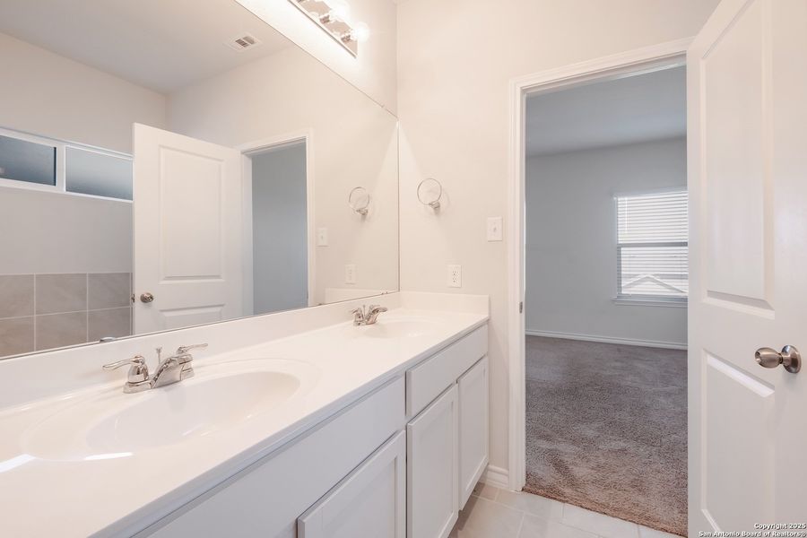 Furnished interior view inside a new home in Laurel Vistas, San Antonio (Image 6). Furnished interior view inside a new home in Laurel Vistas, San Antonio (Image 6).