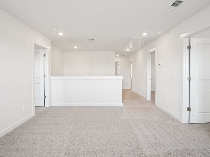 Spacious, unfurnished interior of a new home in River Ridge, Clarksville (Image 10).