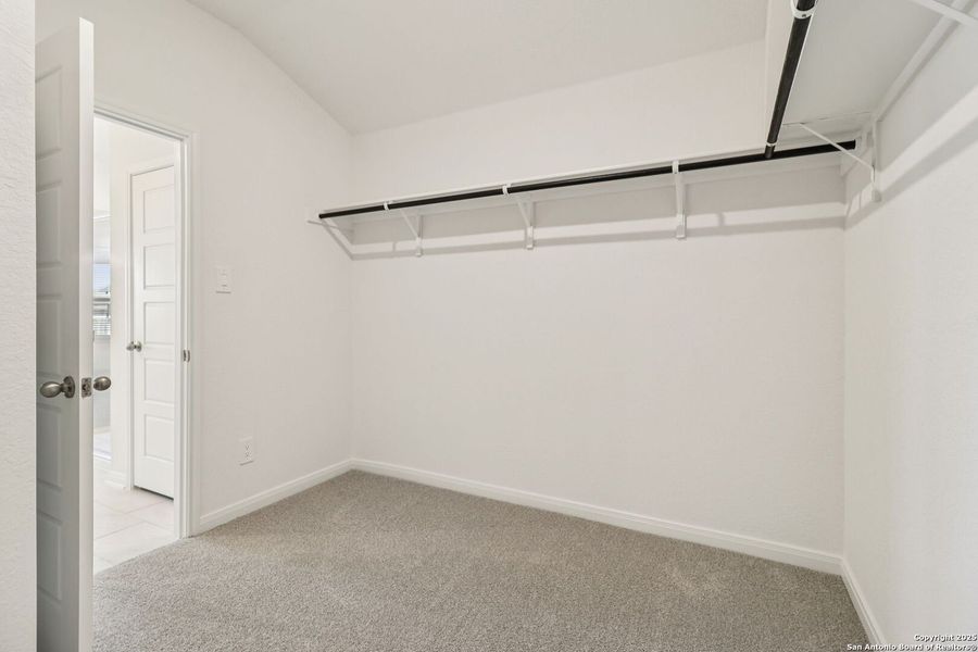 Spacious, unfurnished interior of a new home in Catalina, Converse (Image 36).