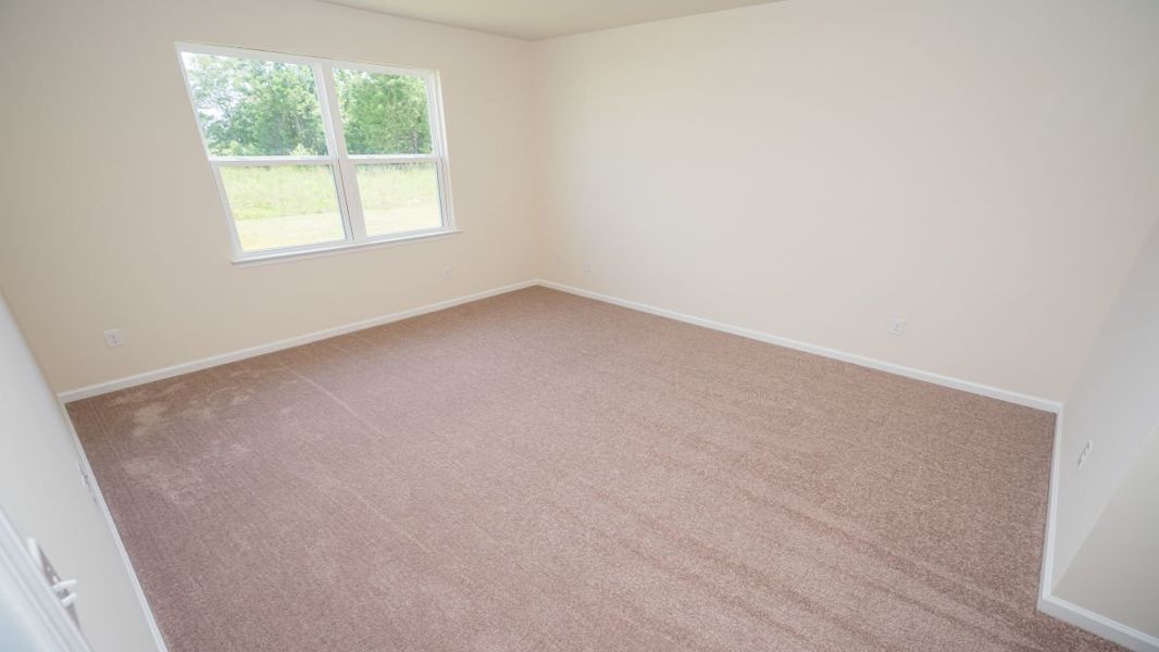 Representative unfurnished interior of a home built from the Aria by D.R. Horton in Summerville, Darlington (Image 27).