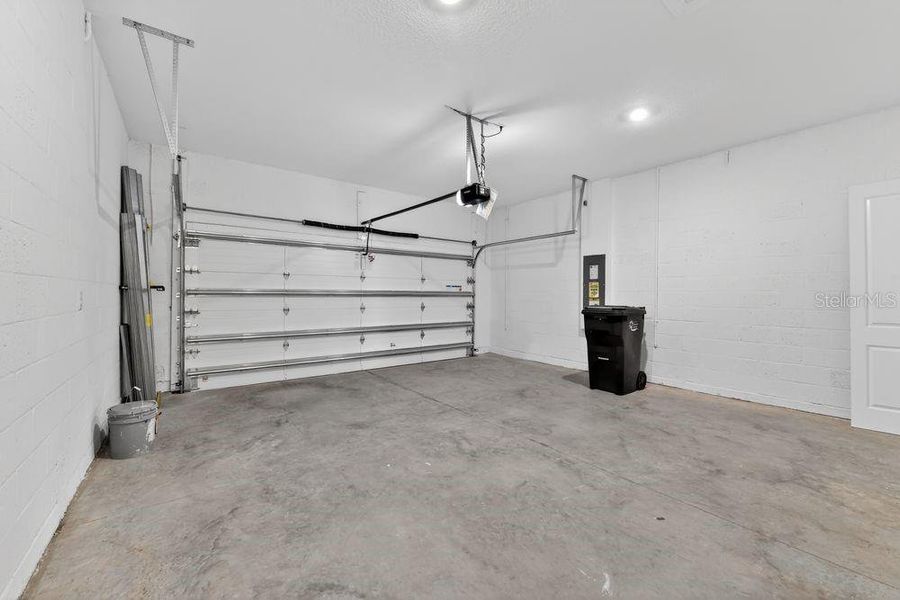 Spacious, unfurnished interior of a new home in Coasterra Community Group Page, Palmetto (Image 18).