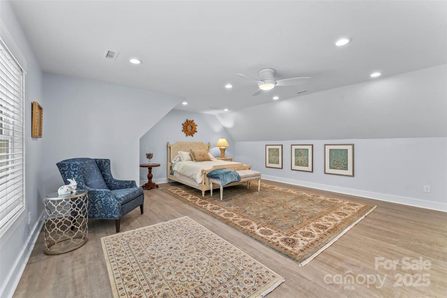 Bonus Room (upstairs)