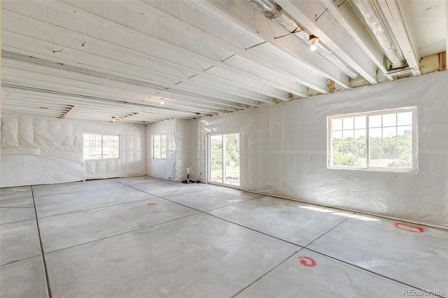 Spacious, unfurnished interior of a new home in Terrain Oak Valley, Castle Rock (Image 35).