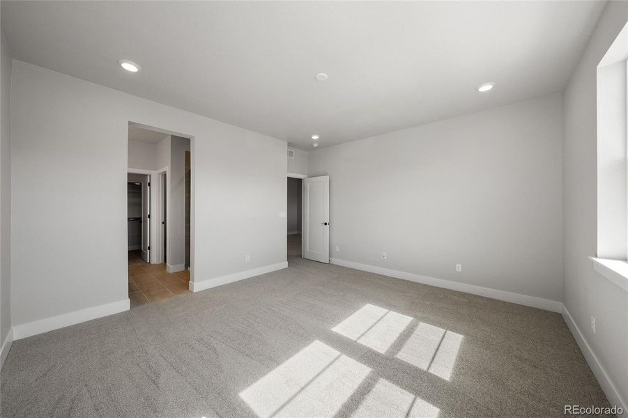 Spacious, unfurnished interior of a new home in , Littleton (Image 14).