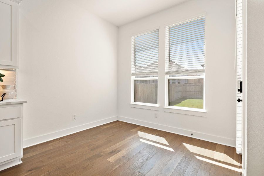For those quick meals, this area is perfect. For those quick meals, this area is perfect.